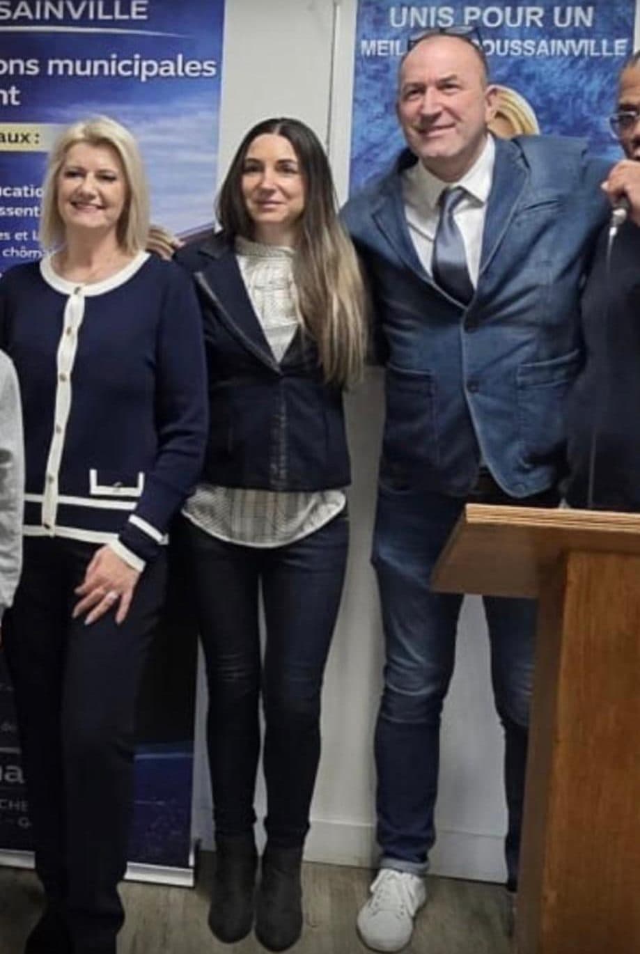 Membres de l'équipe de campagne « Unis pour un meilleur Goussainville » lors de la réunion publique