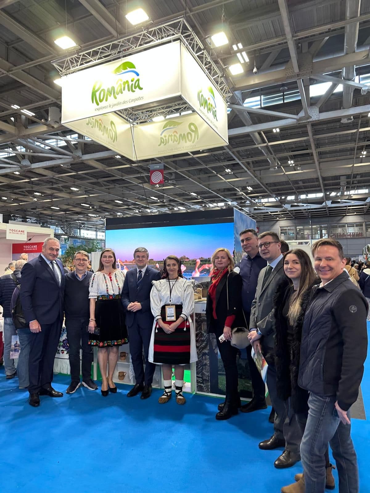 Stand de la Roumanie au Salon Mondial du Tourisme de Paris 2026, avec la délégation officielle et régionale à Paris Expo Porte de Versailles